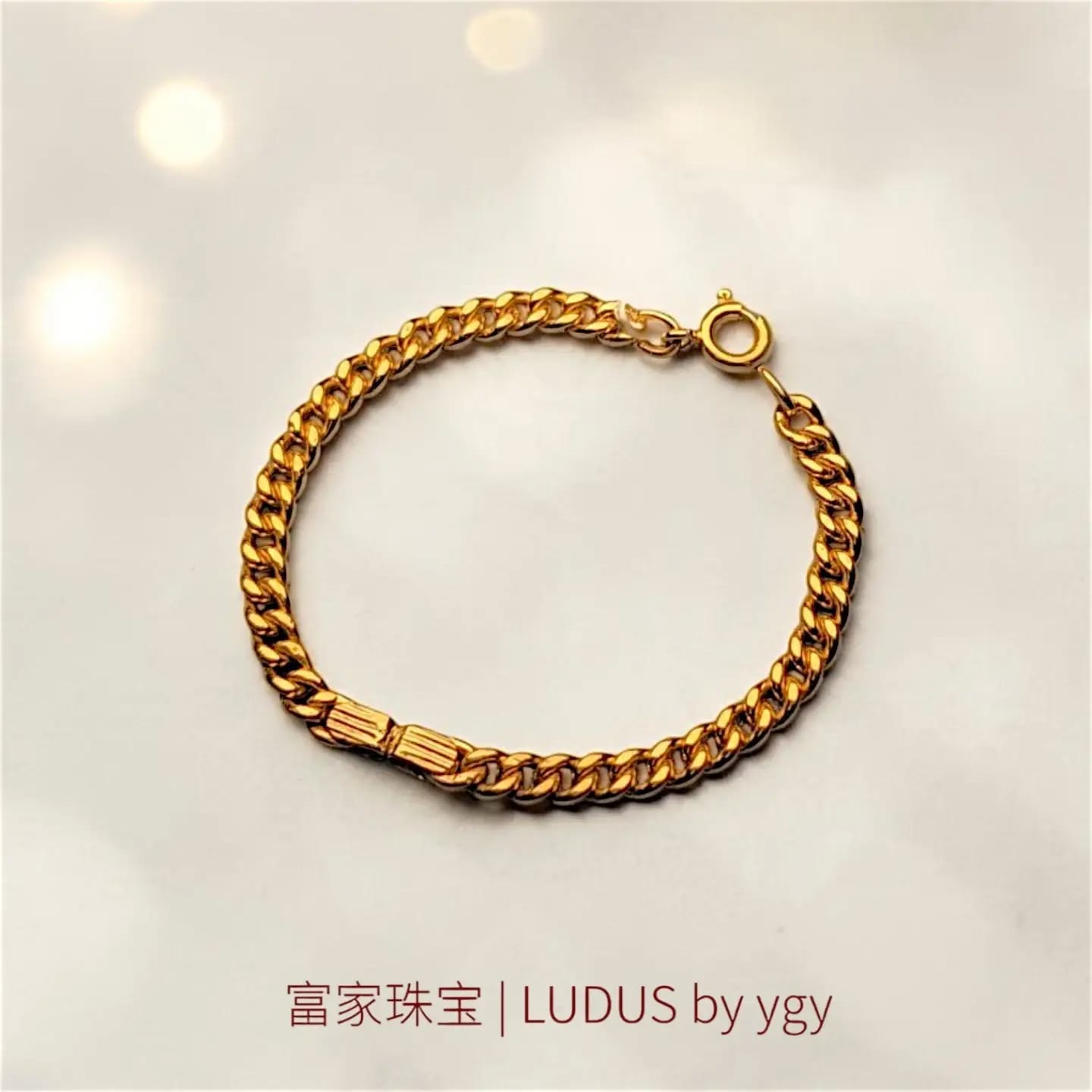 Elegant Gold Chain Bracelet