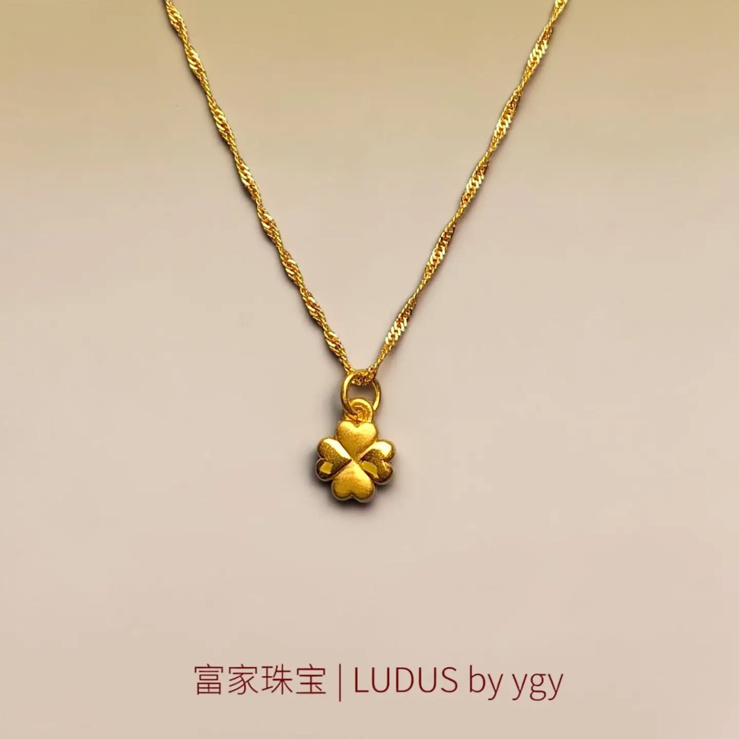 Elegant Clover Pendant Necklace