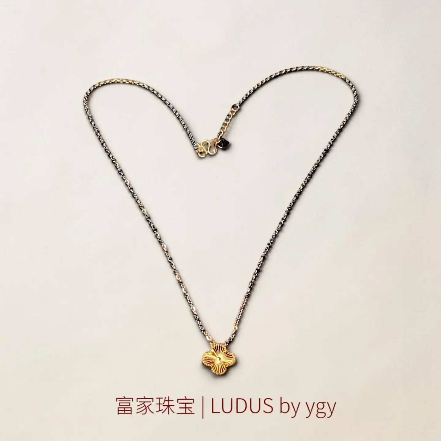 Elegant Floral Pendant Necklace
