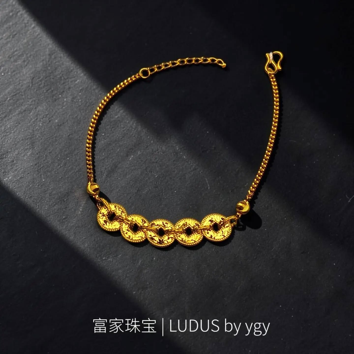 Gold Disc-Link Bracelet