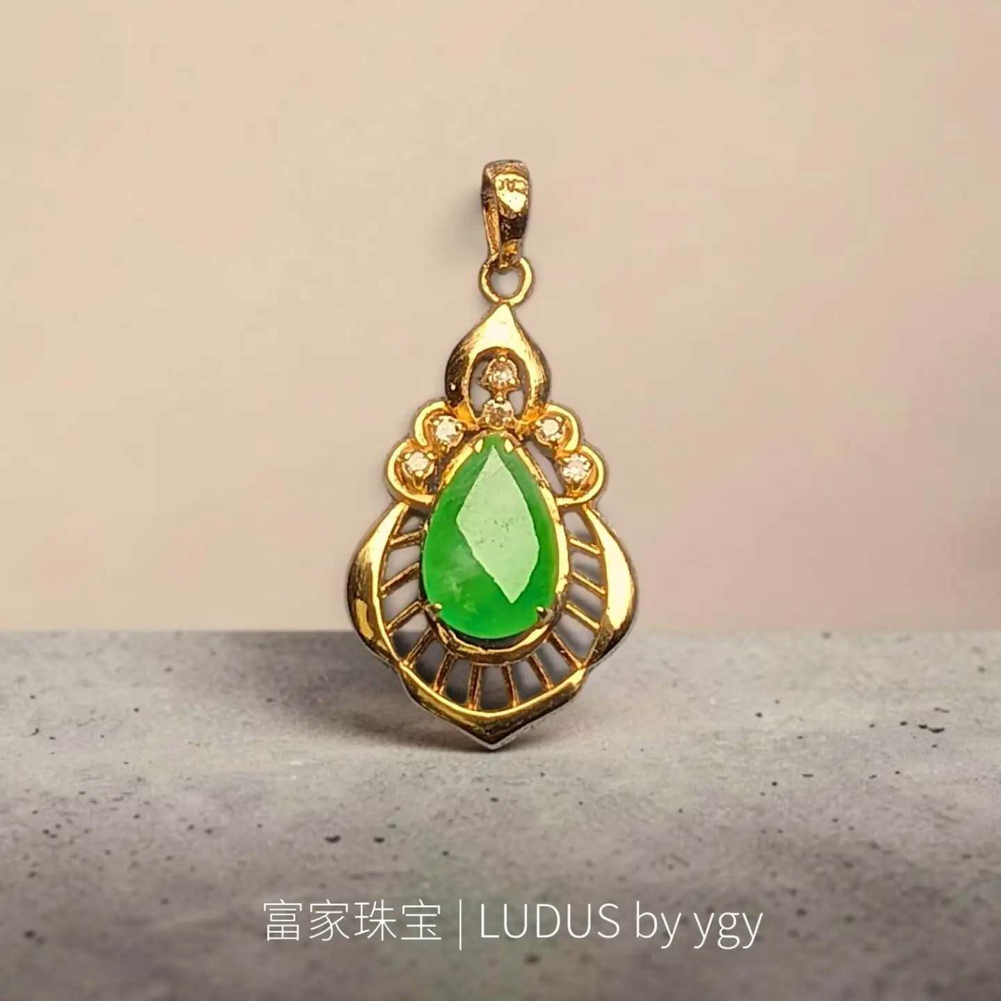Exquisite Green Gemstone Pendant