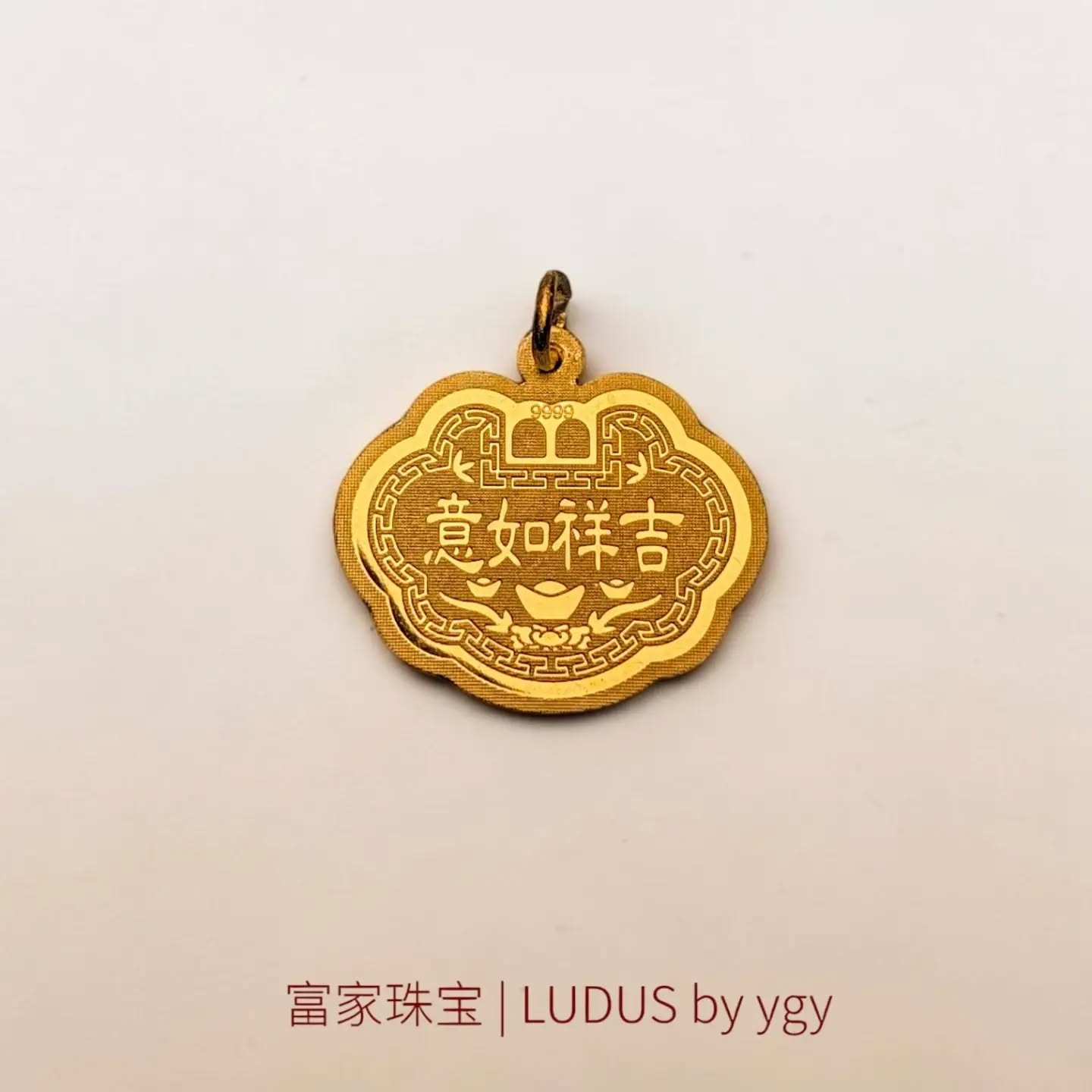Elegant Cloud Motif Pendant