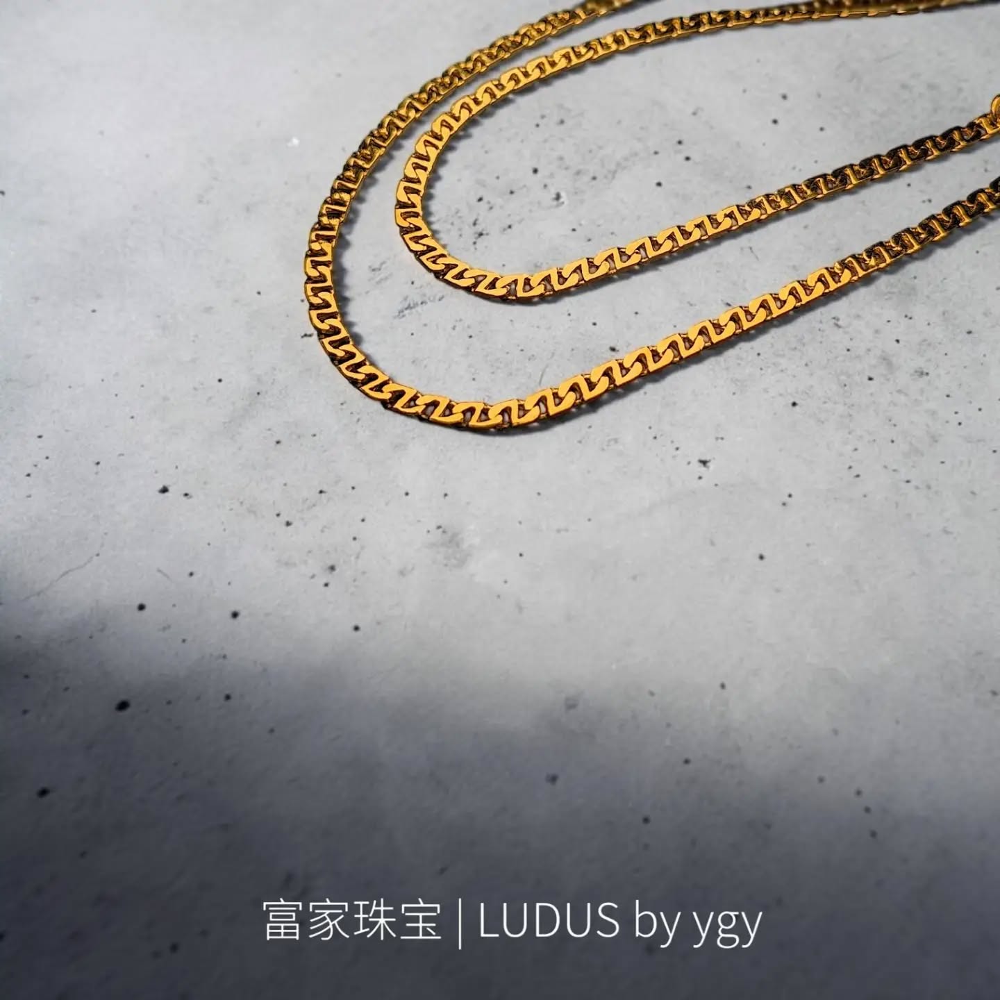 Elegant Gold Chain Necklace