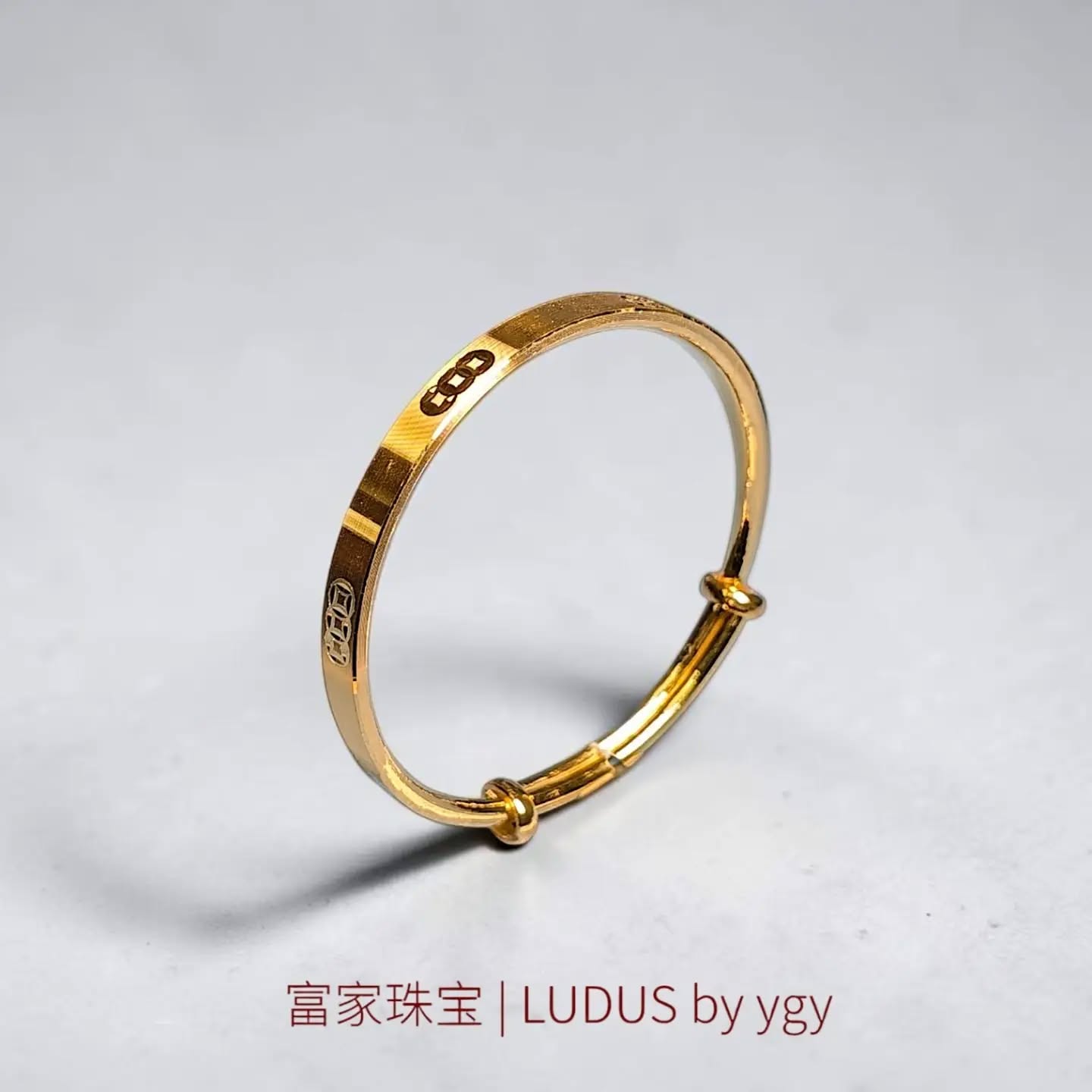 Elegant Geometric Gold Bangle