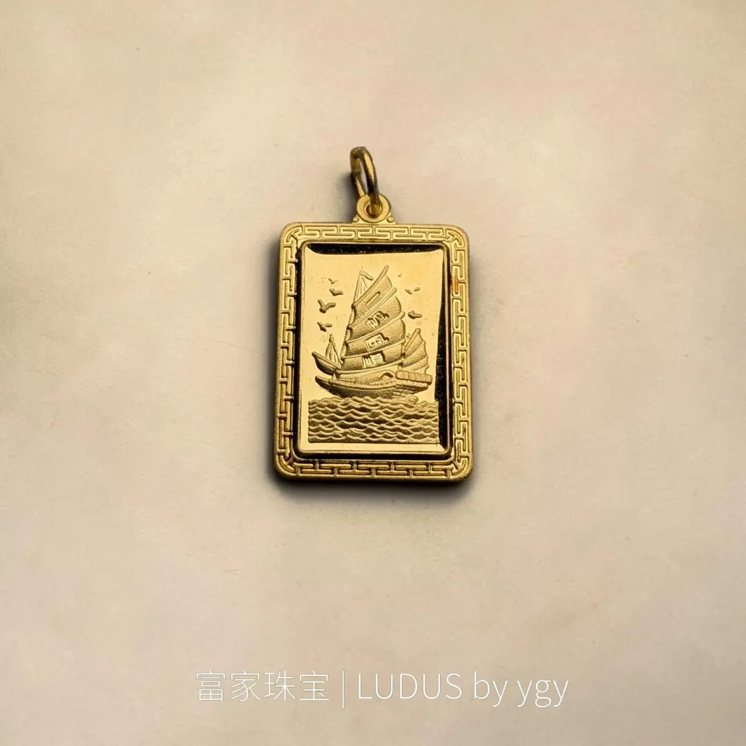 Elegant Nautical Gold Pendant