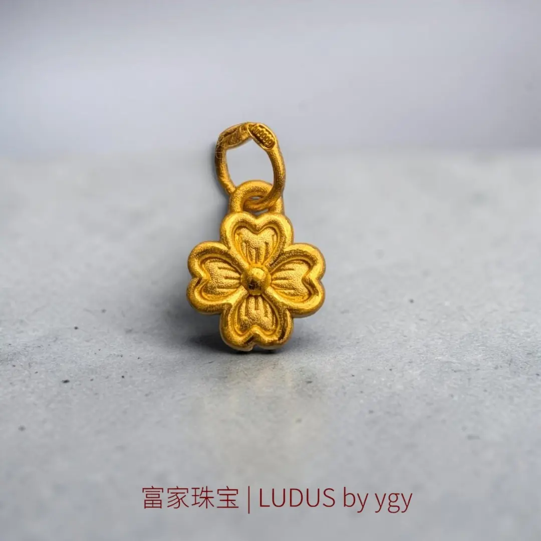 Elegant Floral Gold Pendant