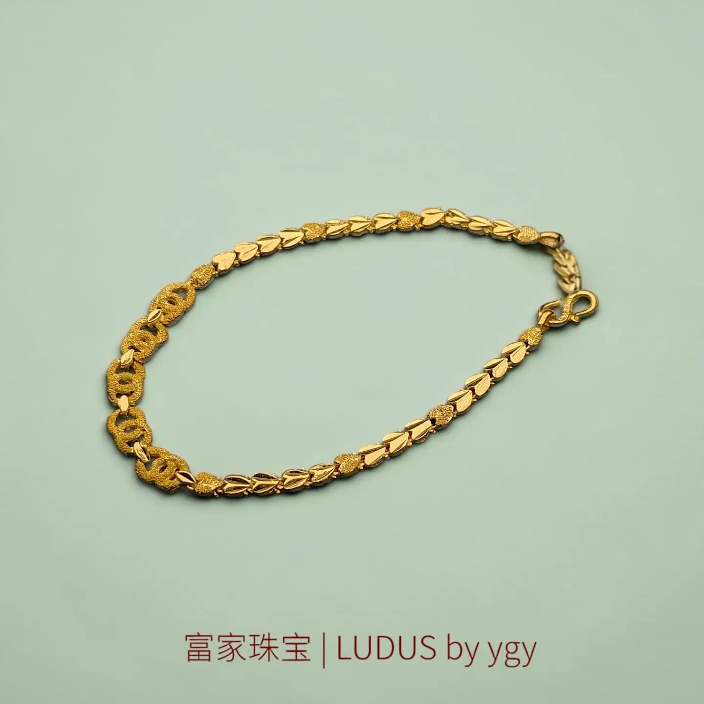 Exquisite Golden Chain Necklace